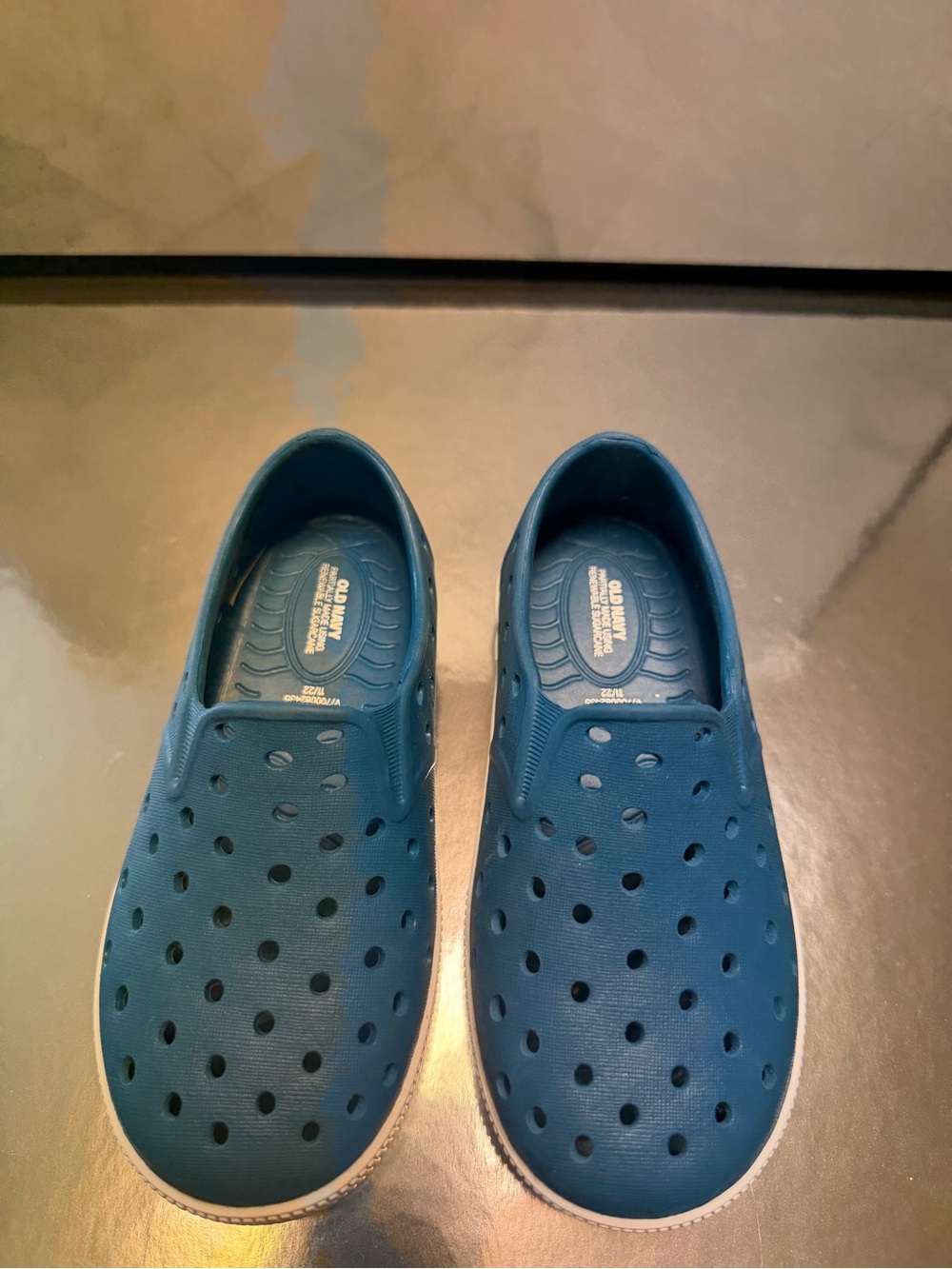 Old Navy Kids Blue Slip-On Ventilated Rubber Shoes - Size 7